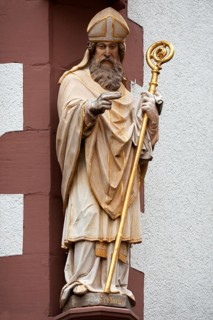 Sculpture of the Saint Martin at a corner house