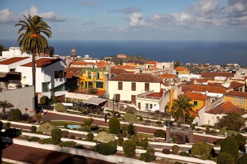 View of the historic centre and the Jardines del Marquesado de la Quinta Roja park