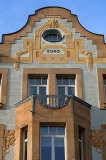 Upper facade of an Art Nouveau building from 1905
