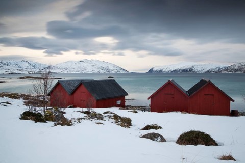 Cottages on Kvalsundet
