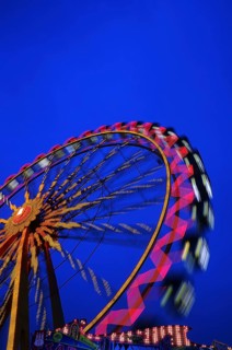 Ferris wheel at dusk