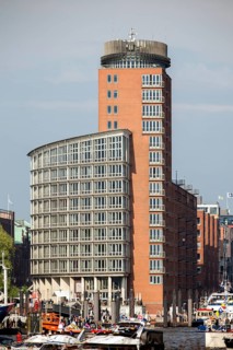 Office building on the Kehrwiederspitze