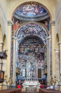 Choir and apse with fresco