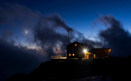 Mantova Hut by night
