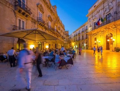 Cafes on Piazza Duomo