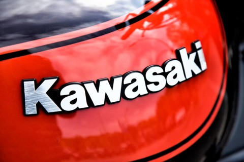 Fuel tank with the inscription Kawasaki