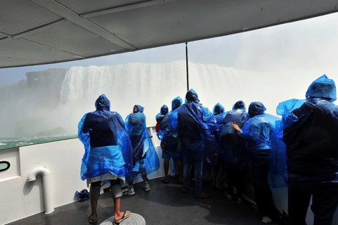 Tourists in raincoats on the tour boat Maid of the Mist