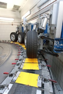 Turntable road marking test system