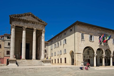 Augustus temple and old town hall