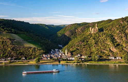 View over the Rhine to Wellmich with castle Maus