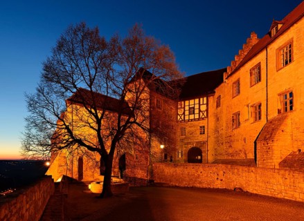 Schloss Neuenburg Castle at night