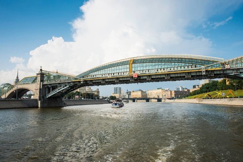 Zhivopisny Bridge across the Moskva River