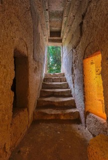 Entrance tunnel to grave chamber
