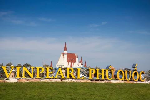 Entrance to the amusement park Vinpearl Phu Quoc