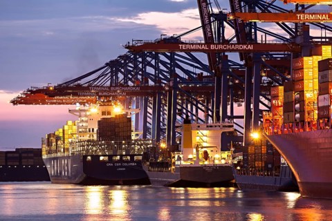 Fully automatic unloading of container ships