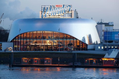 Stage Theater an der Elbe with illuminated foyer