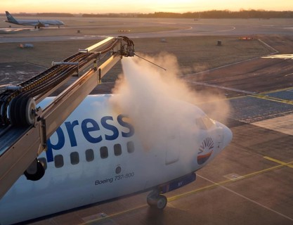 Aircraft de-icing