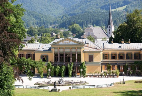 Kaiservilla imperial villa in the Kaiserpark park
