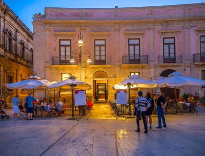 Cafes on Piazza Duomo