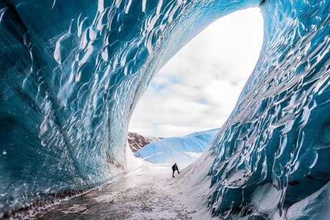 Ice cave in Svinafellsvatn