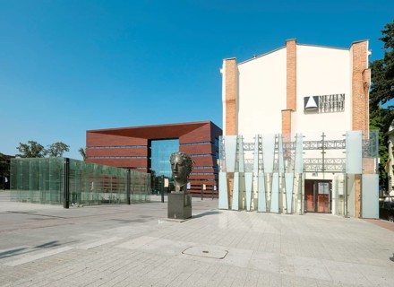 Theatre Museum and National Music Forum