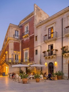 Cafes on Piazza Duomo