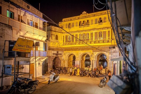 Gate Gangaur Ghat in the evening
