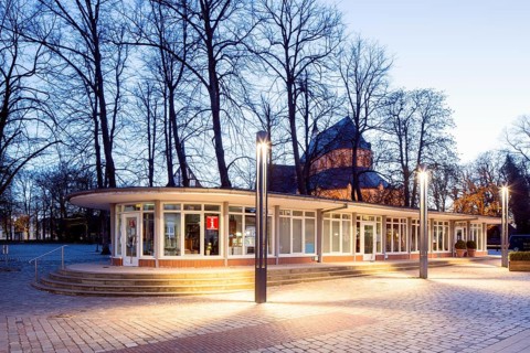 Market Pavilion with tourist information and Cafe