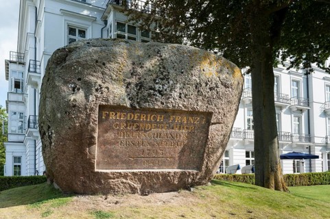 Memorial stone