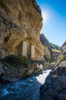 Chechen watchtowers under overhanging cliff on the Argun river