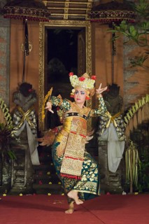 Legong dance at Puri Saren Palace