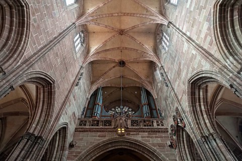 Organ loft with rose window in the Lorenz Church