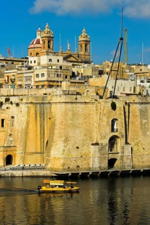 Ferry passing the fortifications of Senglea