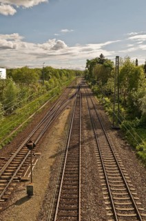 Railway tracks and switches of the S-Bahn and Bundesbahn