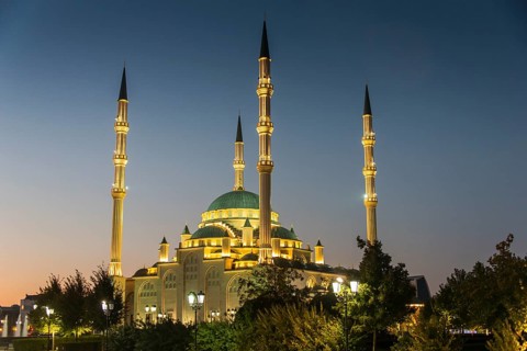 Akhmad Kadyrov Mosque at dusk