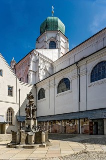 Sixtus chapel on the left