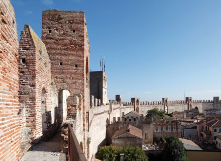 Parapet walk and city wall