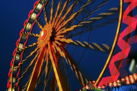 Ferris wheel at dusk