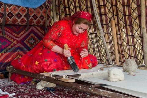 Qashqai woman weaving a carpet