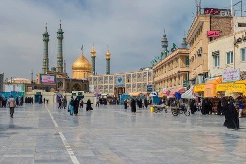 Square with Fatima Masumeh Shrine