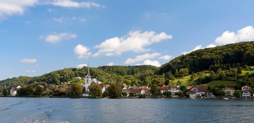 Views of the church and waterfront of Berlingen