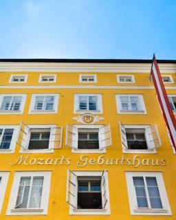 Mozart's birthplace in Getreidegasse street