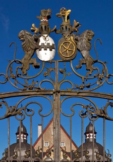 Entrance gate of Schloss Neuenhof castle