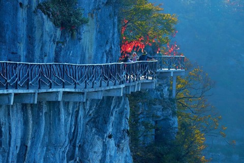 Guigu Cliff Path along the rock face