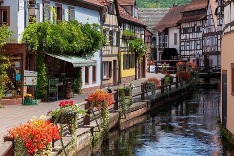 Wassergasse street with the Queich river