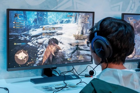 Visitors play the game Monsterhunter World Iceborne at gamescom