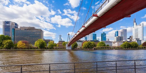 Holbeinsteg pedestrian bridge over the Main