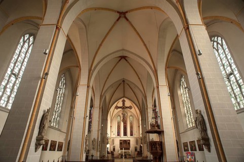 Interior view of the choir with the monumental crucifix