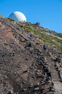 Hiking trail with steps at Pico do Arieiro with a weather station