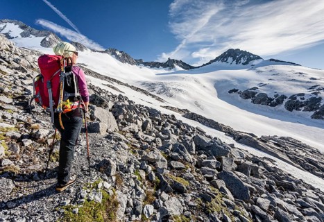 Climbers ascending the Grosser Moseler